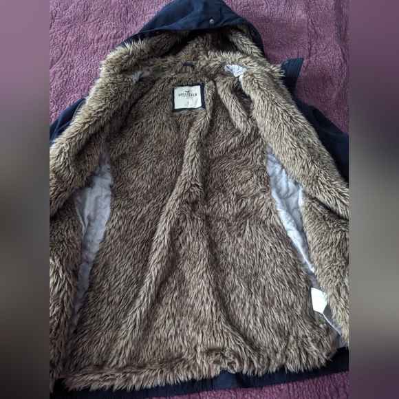 Hollister navy faux fur lined Parka - Picture 3 of 6
